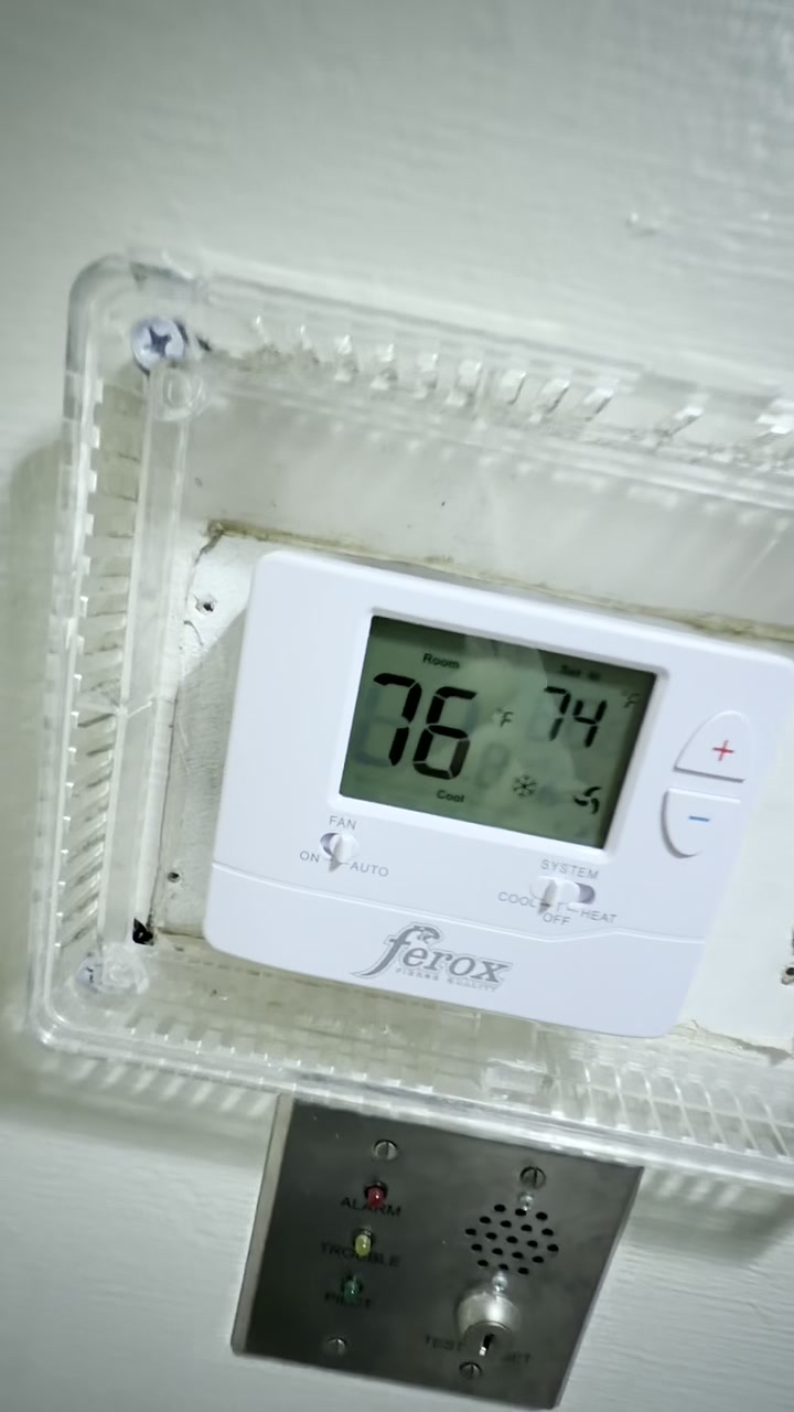 Thermostat display during a cooling system controls test